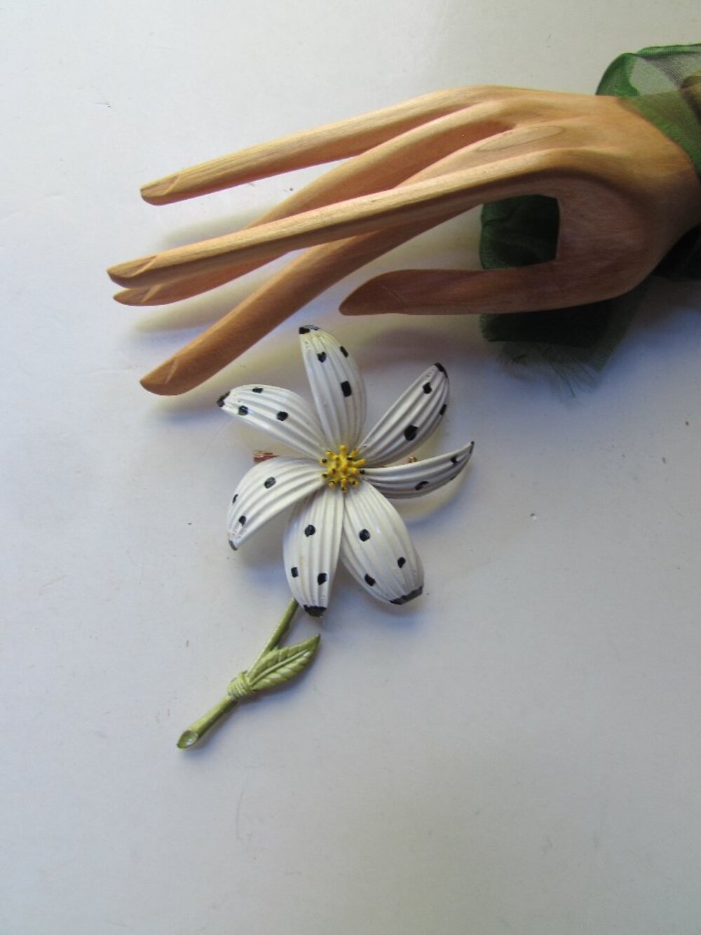 Vintage Daisy Brooch White Black Dots Green Stem